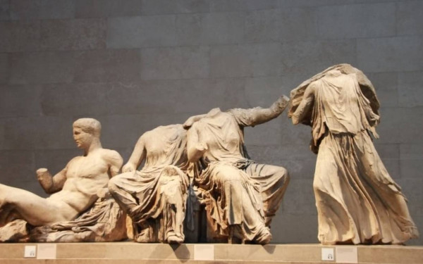 Τα γλυπτά του Παρθενώνα, η συνάντηση Μητσοτάκη-Σούνακ που δεν έγινε και το εσωτερικό βλέμμα σε Ελλάδα και Βρετανία