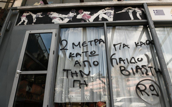 Ηλιούπολη: Προκαλεί η μητέρα του προπονητή - «Δεν ξέρω ποιες είναι αυτές οι κοπέλες που έχουν κάνει αυτή τη ζημιά» (βίντεο)