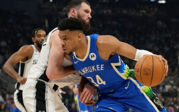 ΝΒΑ: Χαλαρή βραδιά για Μπακς και Αντετοκούνμπο (βίντεο)