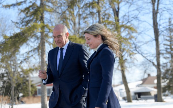 Επίσκεψη Δένδια στην ελληνική κοινότητα του Μόντρεαλ - Άκουσε παιδιά να τραγουδούν στα ελληνικά (βίντεο)