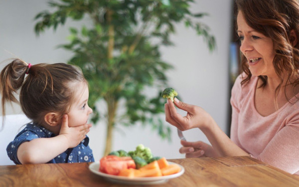 Μάθετε στο παιδί σας να τρώει λαχανικά με 8 έξυπνους τρόπους