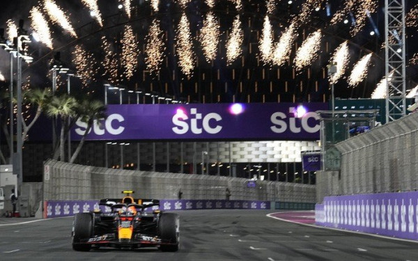 Φόρμουλα 1: Κυριαρχία Πέρες και Red Bull στη Σαουδική Αραβία