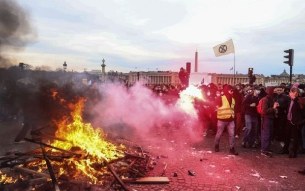 Γαλλία: Τα συνδικάτα καλούν σε νέα απεργία αύριο για το συνταξιοδοτικό
