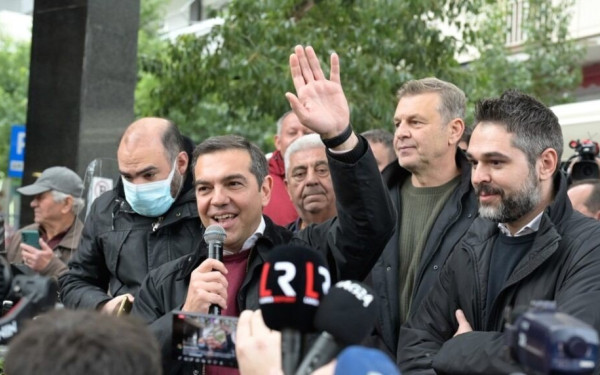 Ο Απόστολος Γκλέτσος μαζεύει υπογραφές για να γυρίσει ο Τσίπρας