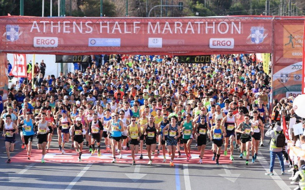 Ημιμαραθώνιος Αθήνας: Καραΐσκος και Παναγιωτοπούλου πήραν τη νίκη στο πανελλήνιο πρωτάθλημα (βίντεο)