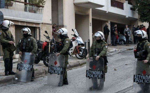 Επίθεση με μολότοφ σε αστυνομικούς στον λόφο του Στρέφη Επίθεση με μολότοφ σε αστυνομικούς στον λόφο του Στρέφη