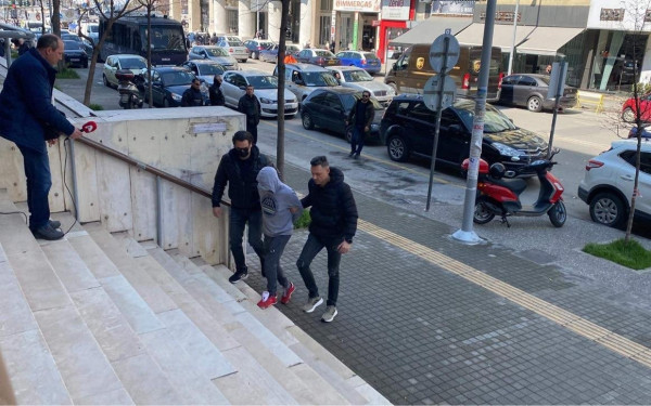 Θεσσαλονίκη: Στα δικαστήρια ο απόστρατος που προσπάθησε να ανατιναχτεί μαζί με τα παιδιά του