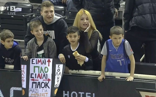 Η φωτογραφία που έγινε viral και οι πιτσιρικάδες που έστειλαν ένα ισχυρό μήνυμα (βίντεο)