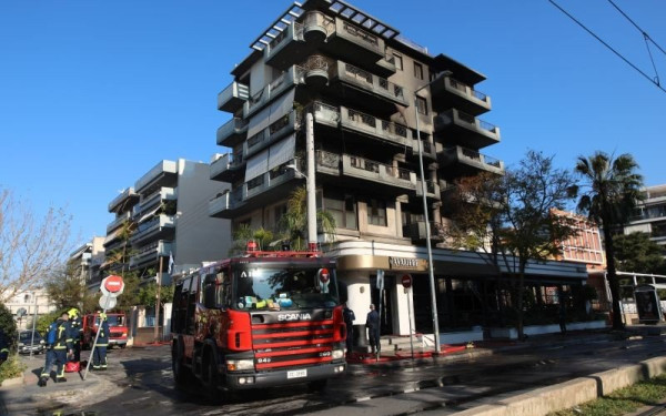 Υπό έλεγχο τέθηκε η φωτιά σε εστιατόριο στη Νέα Σμύρνη	