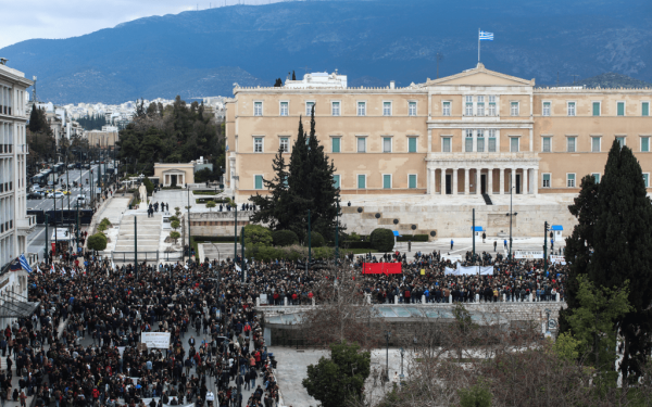 Τέμπη: Συμμετοχή 30.000 διαδηλωτών κατέγραψε η αστυνομία στην πορεία στην Αθήνα