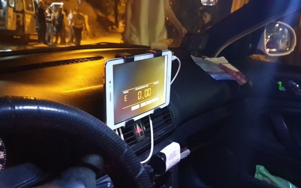 Θεσσαλονίκη: «Καμπάνες» σε οδηγούς ταξί - Χρέωναν με τάμπλετ ή κινητή αντί για ταξίμετρο