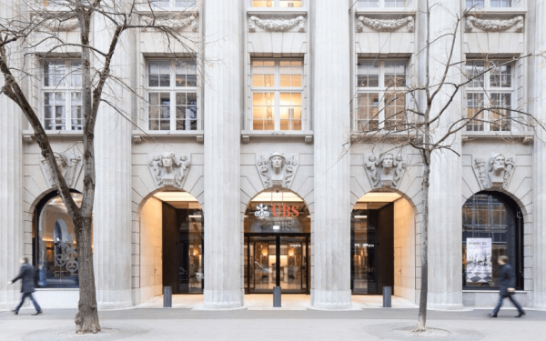 Η UBS προσφέρει έως και 1 δισ. δολάρια για την Credit Suisse 