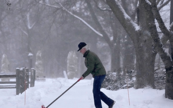 Χιόνια και καταιγίδες πλήττουν τις βορειοανατολικές ΗΠΑ (βίντεο)