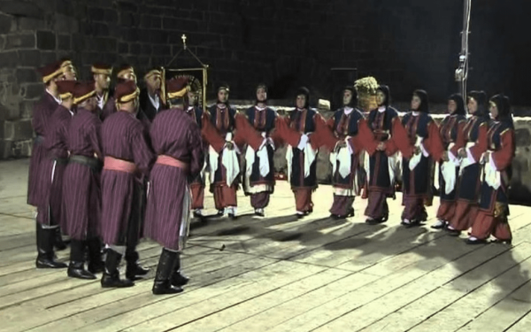 O χορός των κουταλιών και το γαμήλιο θήμισμα των προσφύγων από την Καππαδοκία (φωτ.)