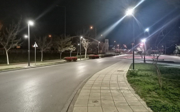Εύοσμος: Ενισχύθηκε ο δημοτικός φωτισμός στην οδό Τρίτση (φωτ.)