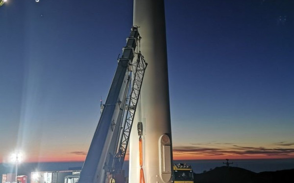 Τοποθετείται η πρώτη ανεμογεννήτρια στον Άγιο Ευστράτιο