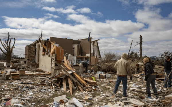 ΗΠΑ: 21 νεκροί από τους ανεμοστρόβιλους και τις καταιγίδες (βίντεο & φωτ.)