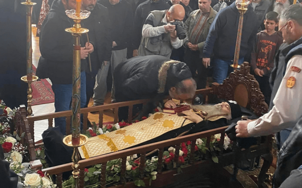 Άγιο Όρος: Τελέστηκε η Εξόδιος Ακολουθία του Μακαριστού Γέροντα Εφραίμ της Σκήτης Αγίου Ανδρέα (βίντεο, φωτ.)