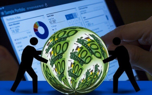 Ζεστό χρήμα 1,8 δισ. ευρώ από τρία ευρωπαϊκά προγράμματα