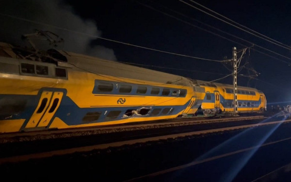 Σύγκρουση τρένου στην Ολλανδία: Βίντεο σοκ με σκηνές χάους και εκκλήσεις για βοήθεια