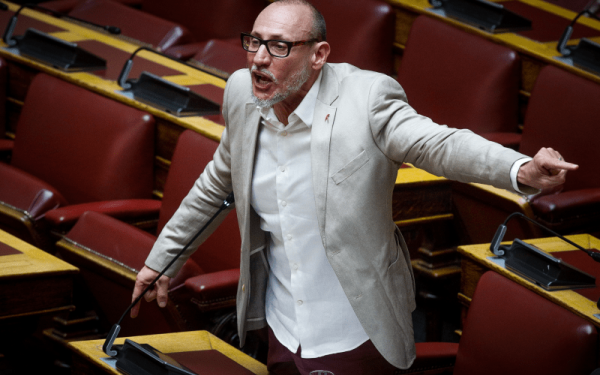 Κλ. Γρηγοριάδης: Οι νέοι βρίσκονται στους δρόμους φωνάζοντας «Επιτέλους, τέλος»