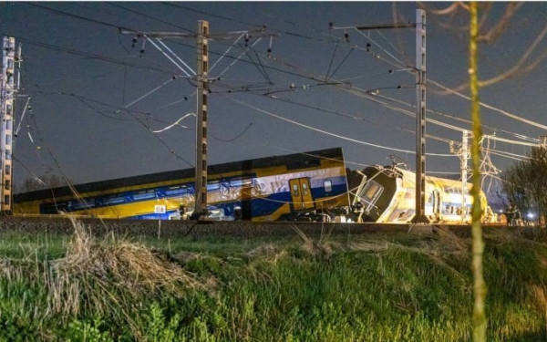 Σιδηροδρομικό δυστύχημα στην Ολλανδία: Τουλάχιστον ένας νεκρός και τριάντα τραυματίες (φωτ.)