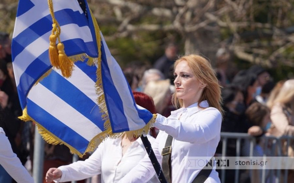 Λέσβος: Τέλειωσε το Γυμνάσιο, έκανε τρία παιδιά και επέστρεψε σημαιοφόρος