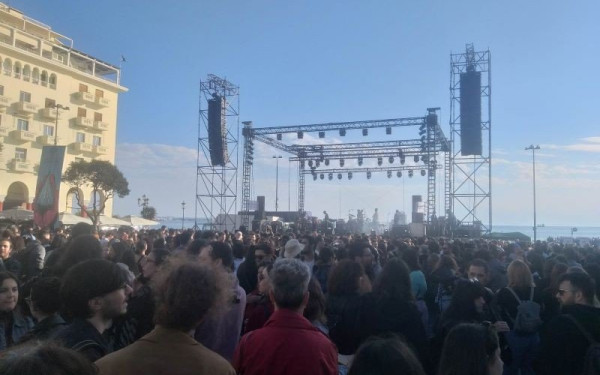 Θεσσαλονίκη: Άρχισε η μεγάλη συναυλία για το νερό (φωτ. βίντεο)