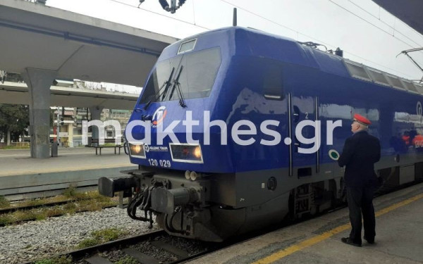 Θεσσαλονίκη: Σφύριξε το τρένο για Αθήνα, ένα μήνα μετά την τραγωδία των Τεμπών (βίντεο, φωτ.)
