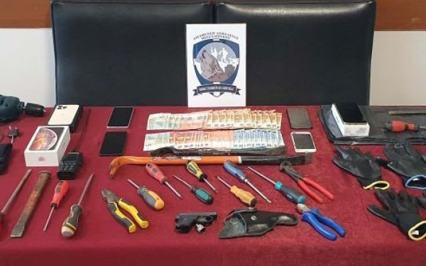 Θεσσαλονίκη: Συμμορία «ρήμαζε» καταστήματα με τη μέθοδο «ριφιφί» - 5 συλλήψεις (φωτ.)
