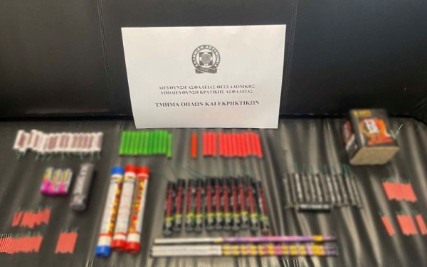 Θεσσαλονίκη: Πατέρας και γιος πωλούσαν παράνομα βεγγαλικά και πυροτεχνήματα μέσω TikTok