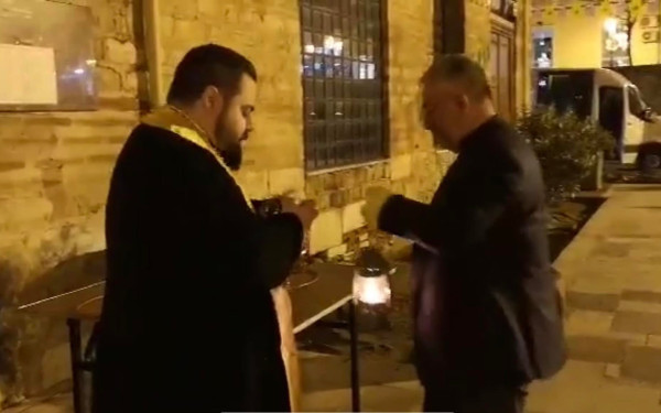 Θεσσαλονίκη: Στο ναό της Αγίας Σοφίας το Άγιο Φως (βίντεο)