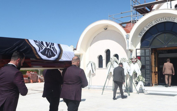Η οικογένεια του ΠΑΟΚ είπε το τελευταίο «αντίο» στον Πέτρο Καλαφάτη (φωτ.)
