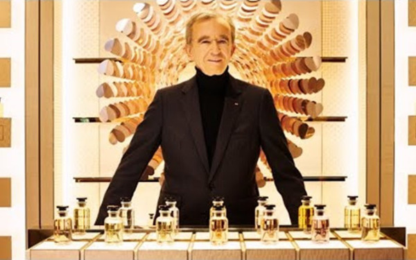 Μπερνάρ Αρνό: Ο νέος «πλουσιότερος άνδρας στον κόσμο» είναι ο απόλυτος βασιλιάς της μόδας