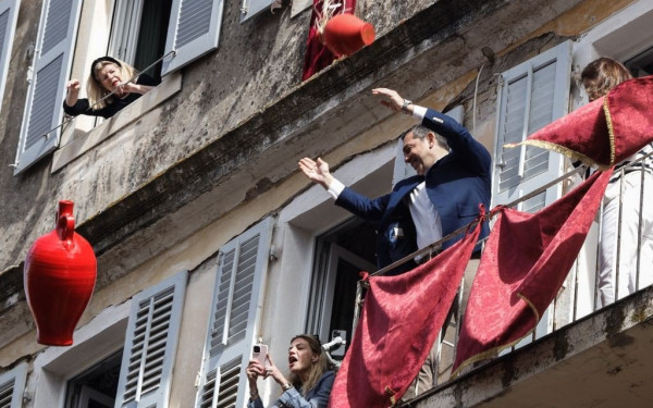 Έσπασε «Μπότη» στην Κέρκυρα ο Α. Τσίπρας (βίντεο)