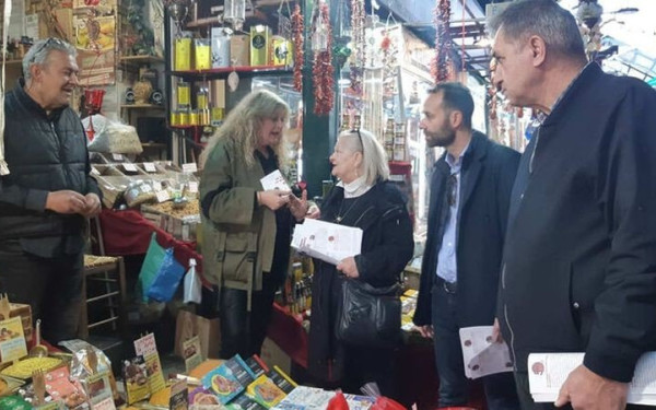 Θεσσαλονίκη: Περιοδεία με προεκλογικά μηνύματα στο κέντρο από τον υποψήφιο δήμαρχο του ΚΚΕ, Β. Τομπουλίδη (βίντεο)