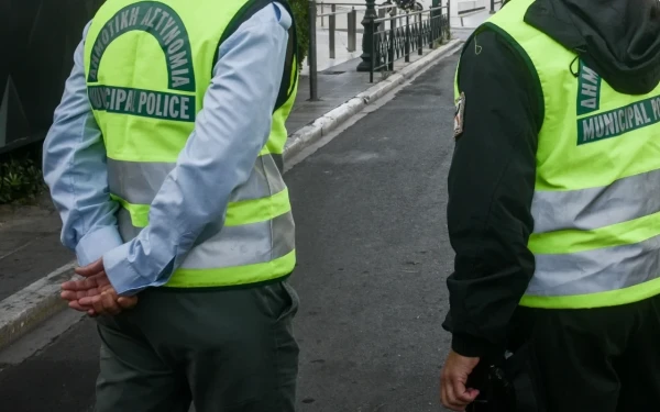 Θεσσαλονίκη: Άγγιξαν τις 700.000 τα «ροζ χαρτάκια» από τη Δημοτική Αστυνομία την τελευταία τετραετία