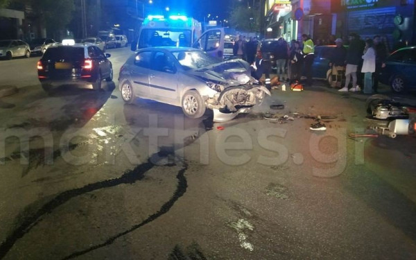 Θεσσαλονίκη: Τροχαίο με σφοδρή σύγκρουση τα ξημερώματα - Δύο κοπέλες στο νοσοκομείο (φωτ.)