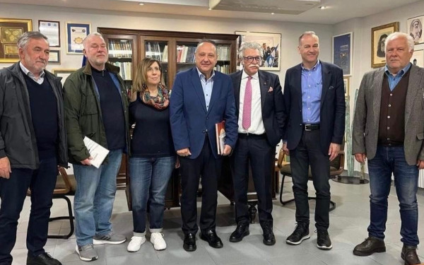 Επίσκεψη Στέλιου Αγγελούδη στην ΙKΘ: «Πάρκο Μνήμης άμεσα και όχι πάρκινγκ η πλατεία Ελευθερίας» Επίσκεψη Στέλιου Αγγελούδη στην ΙKΘ: «Πάρκο Μνήμης άμεσα και όχι πάρκινγκ η πλατεία Ελευθερίας»