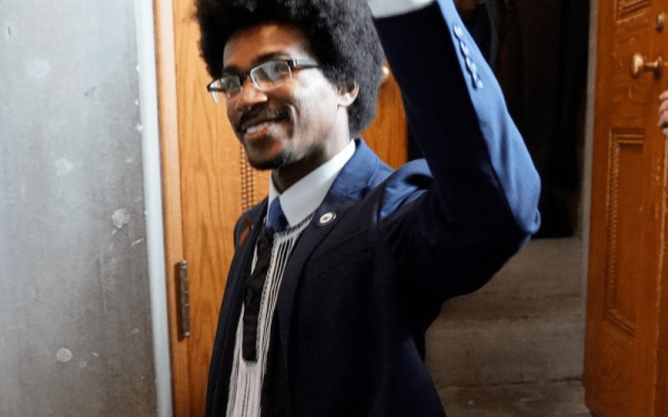 Ορκίστηκαν ξανά οι βουλευτές των ΗΠΑ που εκδιώχθηκαν επειδή διαδήλωσαν κατά... της οπλοκατοχής (βίντεο)