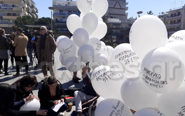 Καλαμαριά: Οι μαθητές κάνουν το δικό τους μνημόσυνο για τα θύματα των Τεμπών (βίντεο, φωτ.)