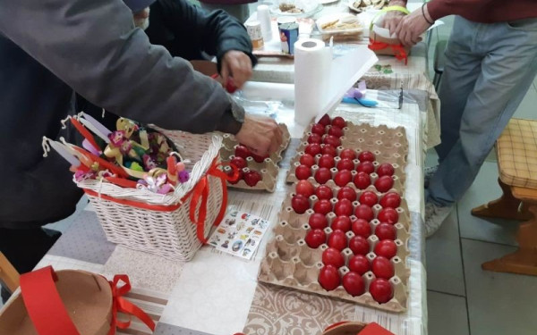H Κοινωνική Υπηρεσία της ΑΡΣΙΣ έβαψε τα πασχαλινά αβγά