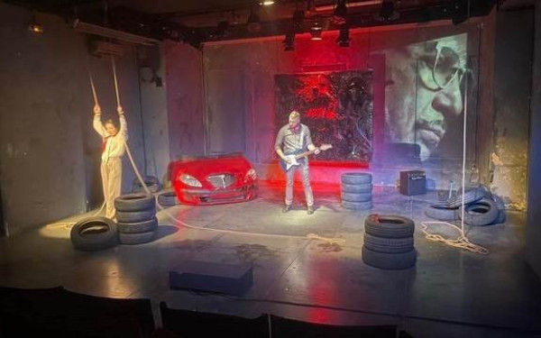 Λέων Ναρ στη «ΜτΚ»: Με εμπνέει, όπως και κάθε συγγραφέα, η κοινωνική παρατήρηση