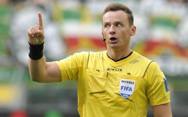 Ο Πολωνός διαιτητής Πάβελ Ρατσκόβσκι διαψεύδει ότι προκάλεσε επεισόδιο - «Περίεργη» δήλωση για ένα τηλεφώνημα από τον Μπένετ