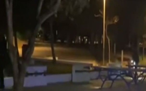 Αττική: Πυροβολισμοί και μαχαιρώματα σε Βούλα και Αργυρούπολη - Τρεις τραυματίες (βίντεο)