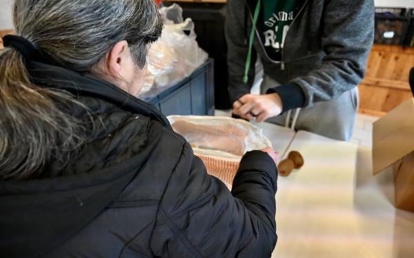 Μοίρασε συσσίτιο ο Κ. Ζέρβας (φωτ.)