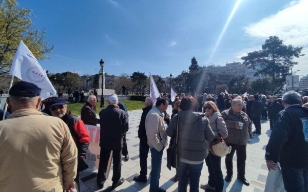 Θεσσαλονίκη: Συγκέντρωση διαμαρτυρίας έξω από τα γραφεία του ΕΦΚΑ πραγματοποίησαν συνταξιούχοι