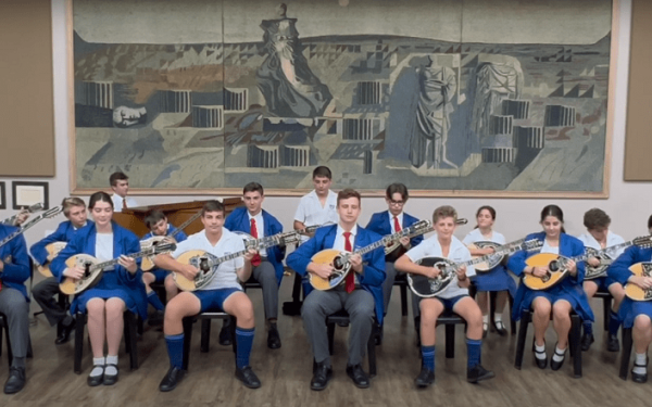 Το ελληνικό σχολείο στο Γιοχάνεσμπουργκ μας κάνει ξανά περήφανους (βίντεο)