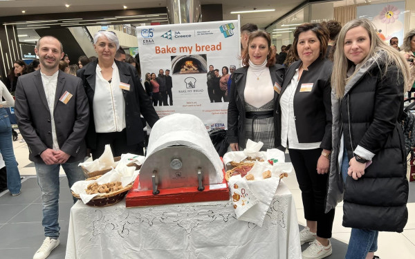 Θεσσαλονίκη: Παραδοσιακός ξυλόφουρνος από μαθητές του 5ου εσπερινού ΕΠΑΛ Θεσσαλονίκης