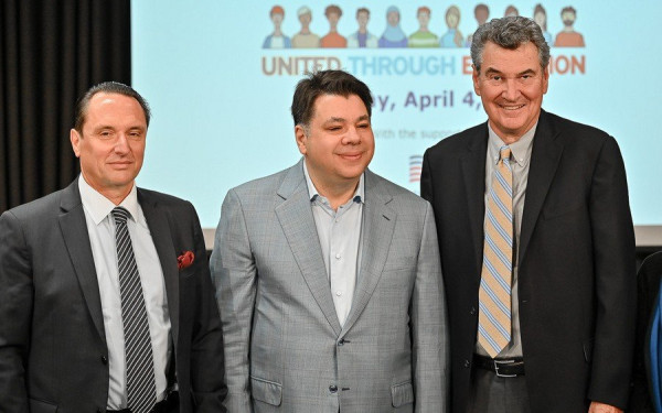 Απονομή υποτροφιών σε πρόσφυγες στο πρόγραμμα «Education unites»